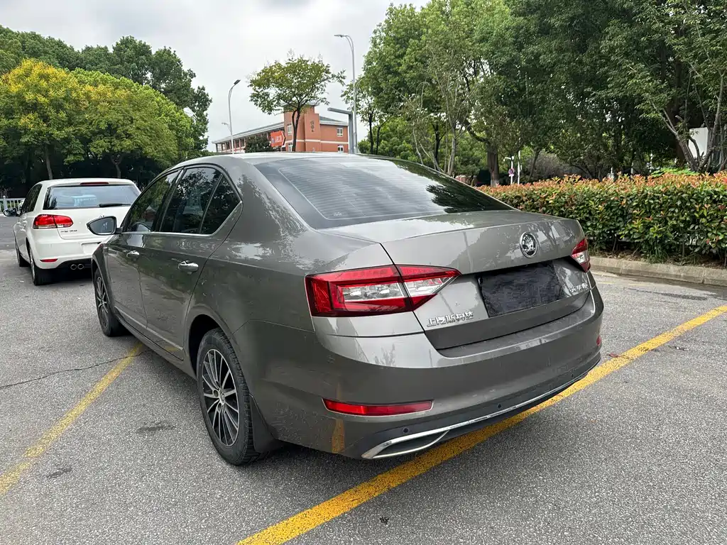Skoda Octavia — фото 7