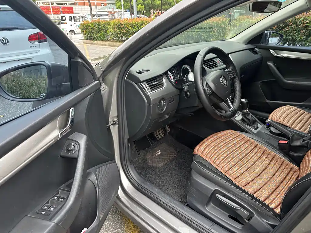 Skoda Octavia — фото 8