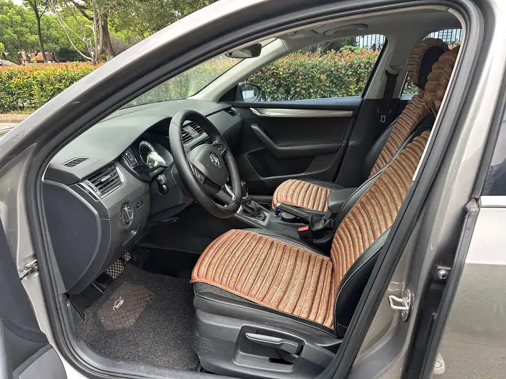 Skoda Octavia — фото 9