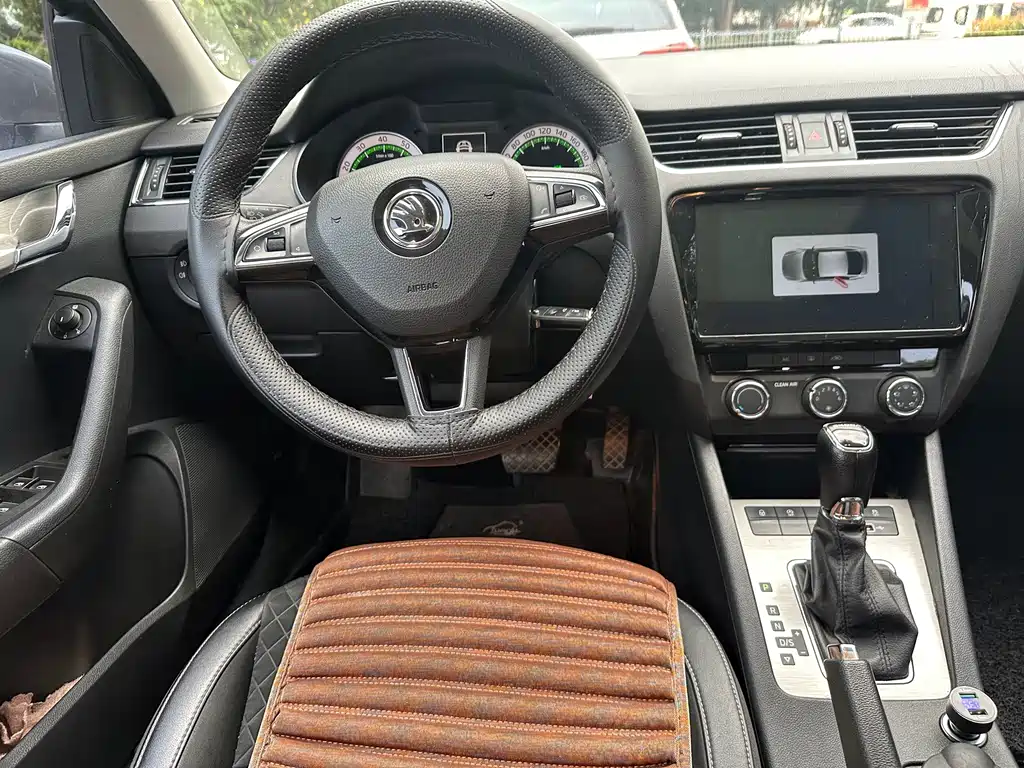 Skoda Octavia — фото 10