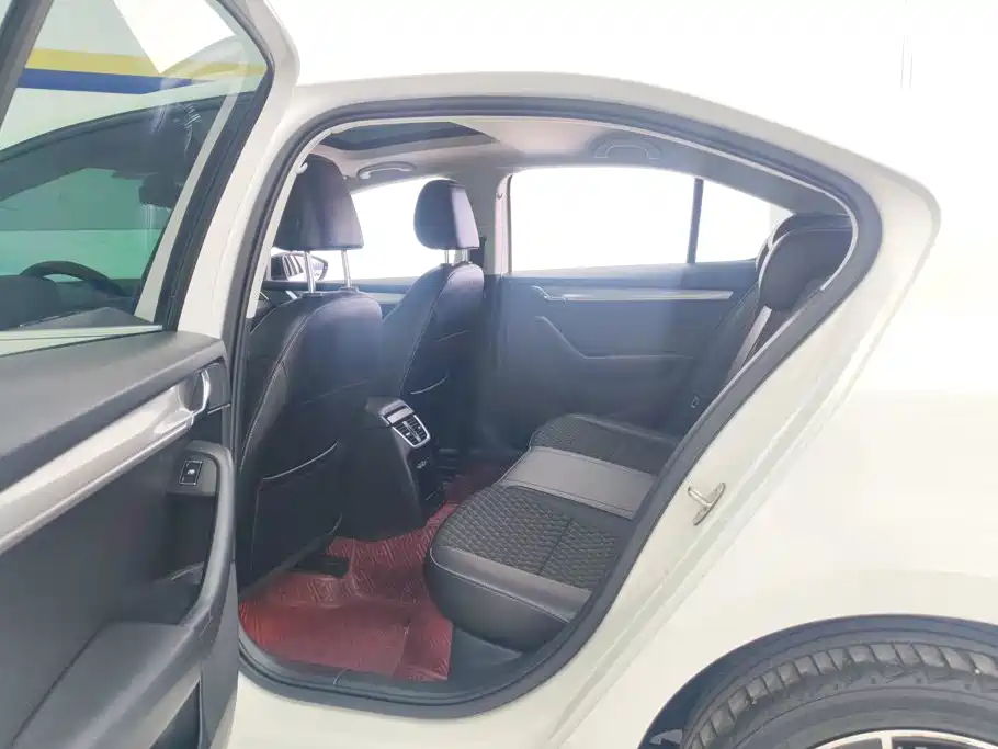 Skoda Octavia — фото 11