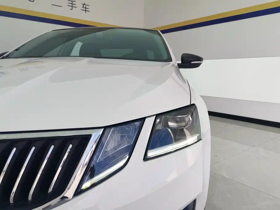 Skoda Octavia — фото 5