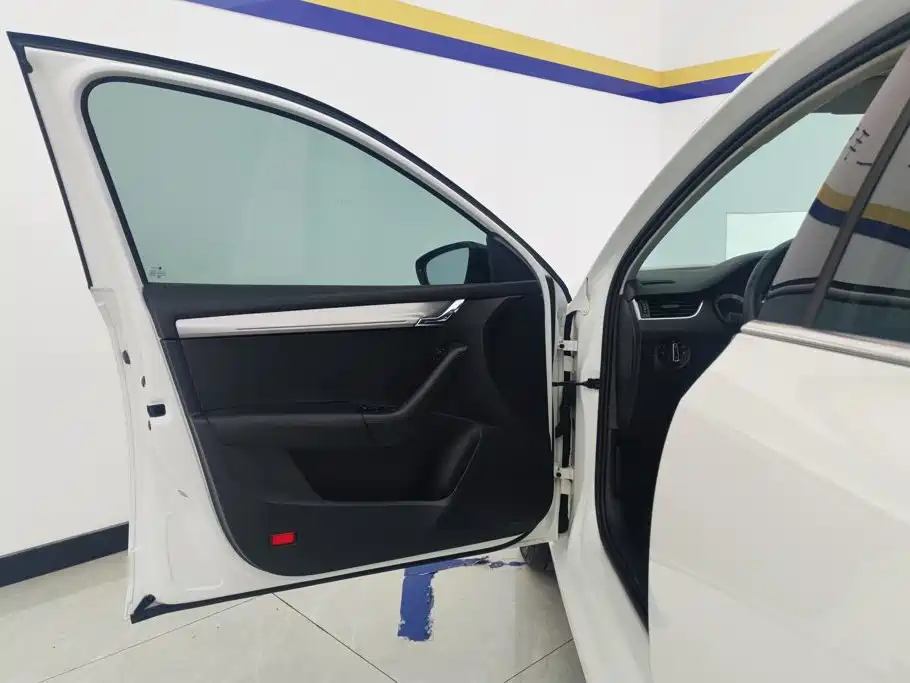 Skoda Octavia — фото 7