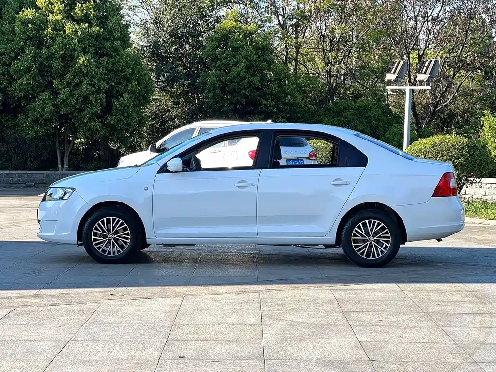 Skoda Rapid — фото 3