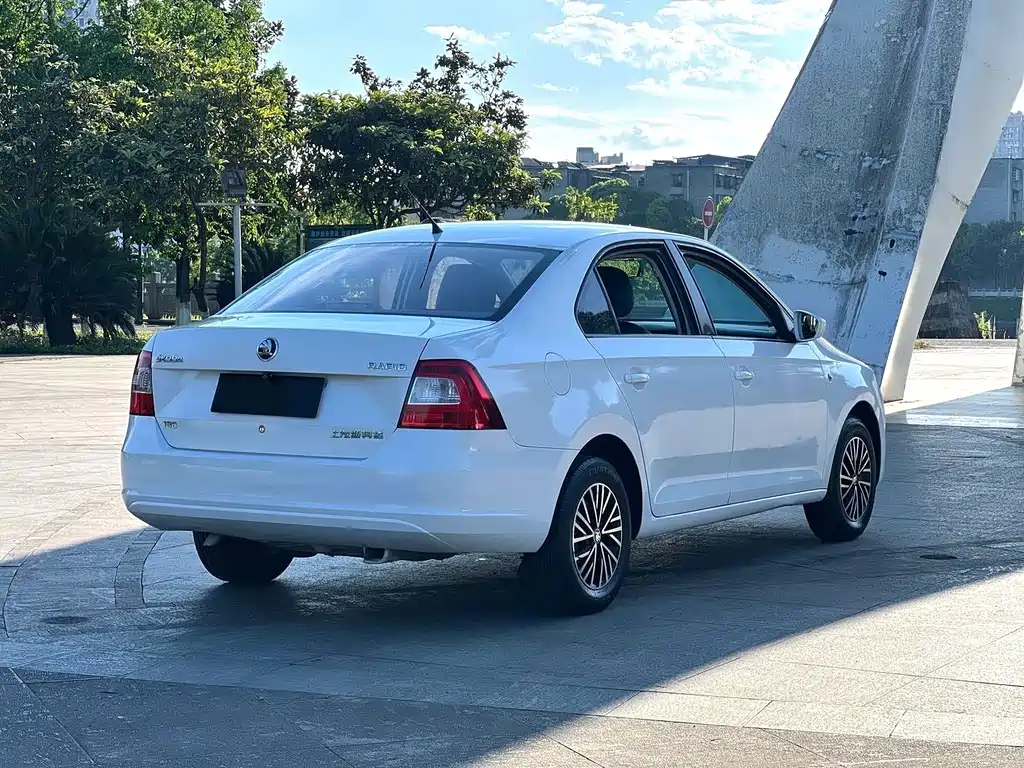 Skoda Rapid — фото 8