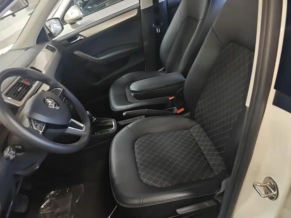 Skoda Rapid — фото 15