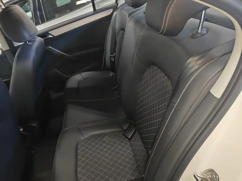 Skoda Rapid — фото 17