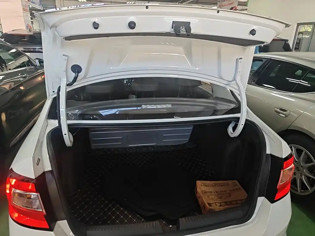 Skoda Rapid — фото 19
