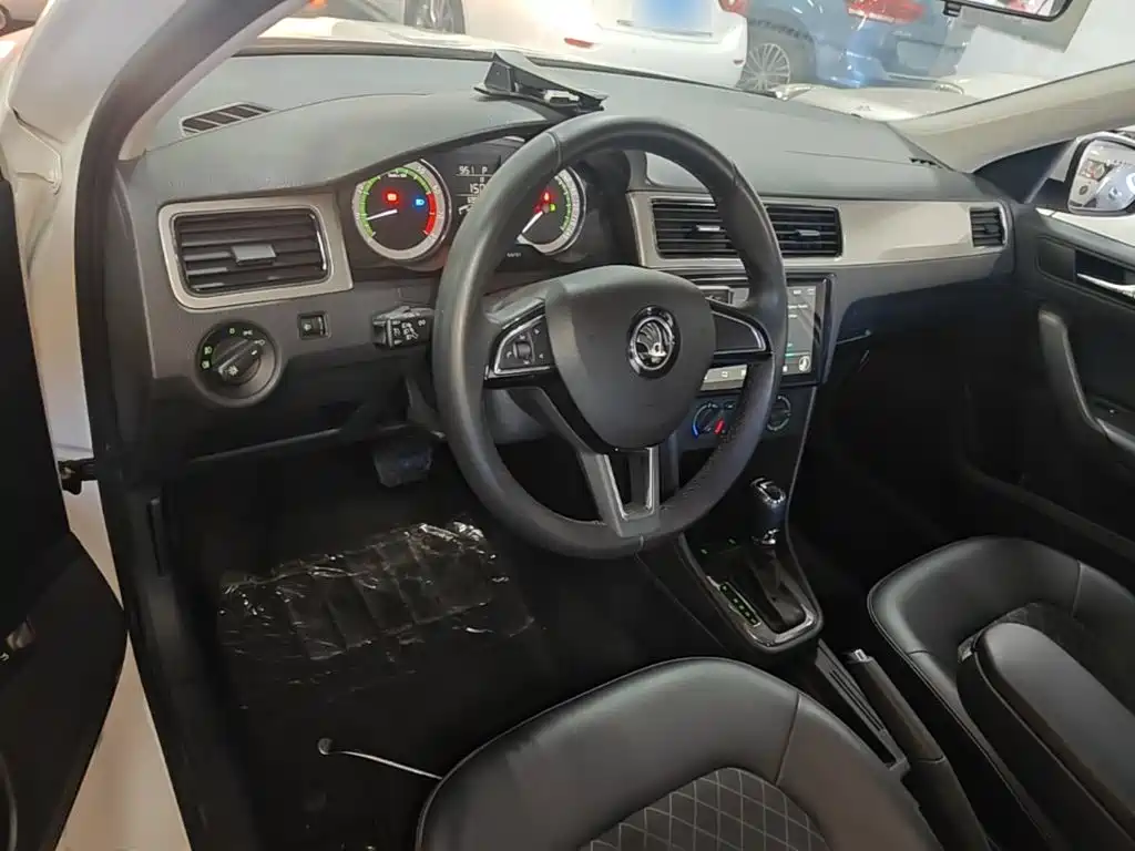 Skoda Rapid — фото 10