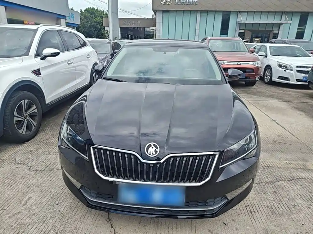 Skoda Superb — фото 3