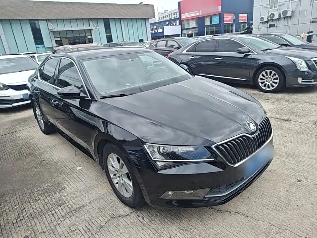 Skoda Superb — фото 4