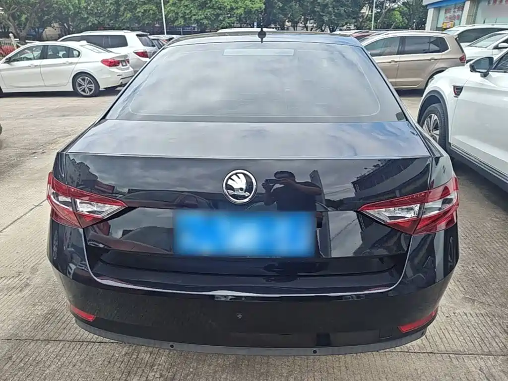 Skoda Superb — фото 6