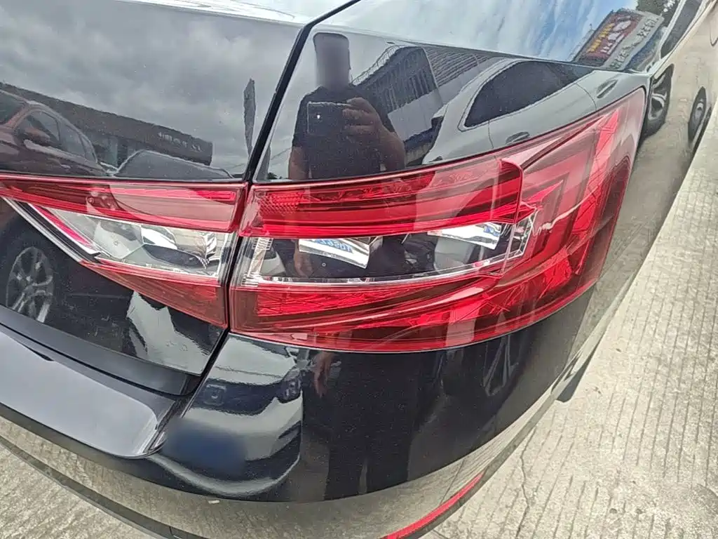 Skoda Superb — фото 8