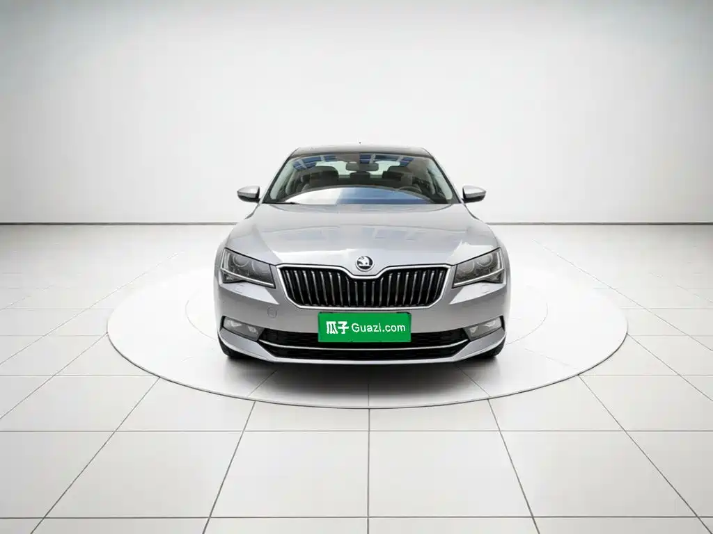 Skoda Superb — фото 2