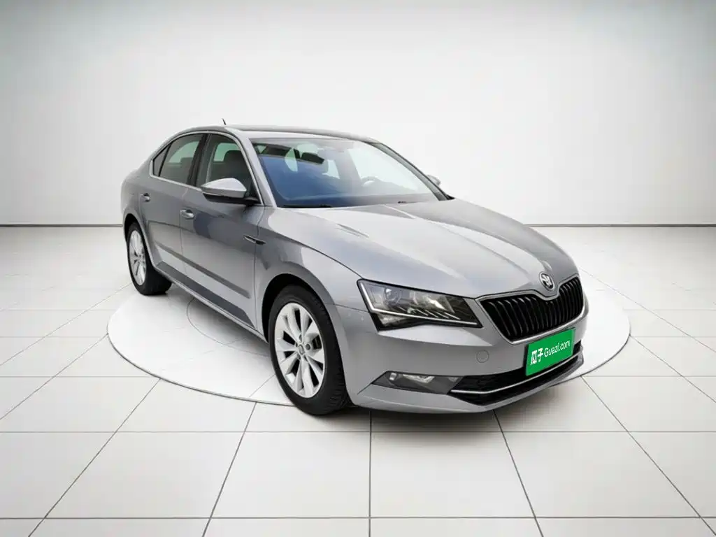 Skoda Superb — фото 3