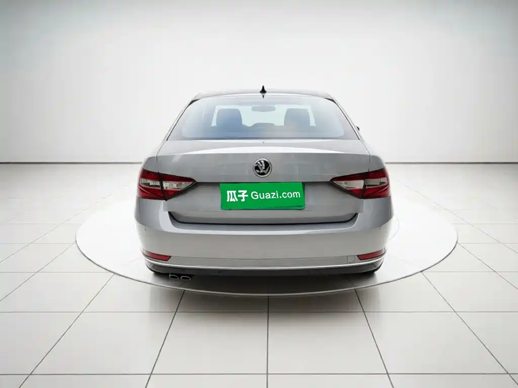 Skoda Superb — фото 5