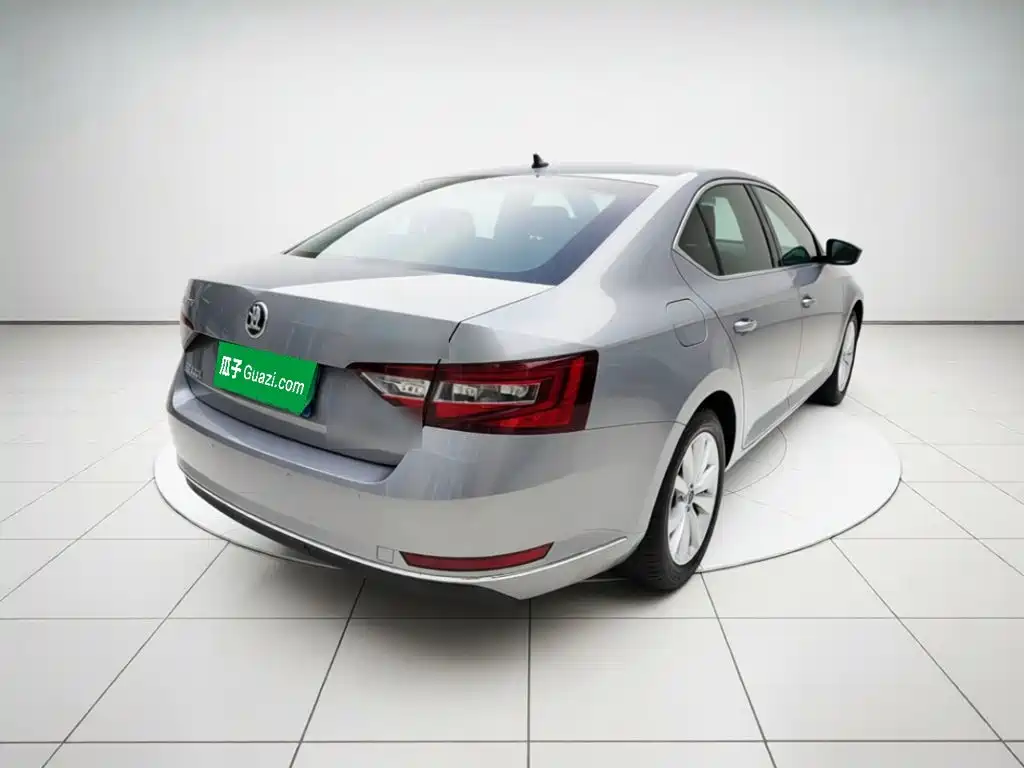 Skoda Superb — фото 6