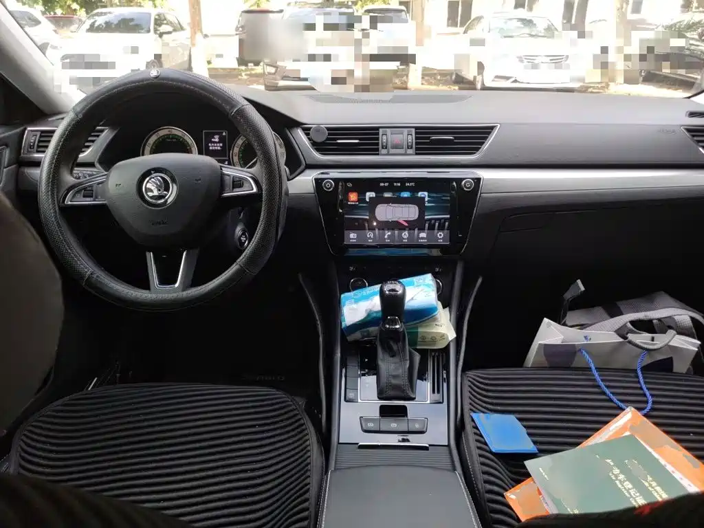 Skoda Superb — фото 10