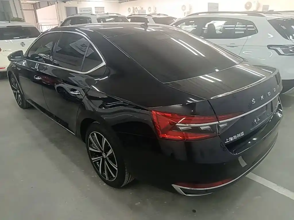 Skoda Superb — фото 5