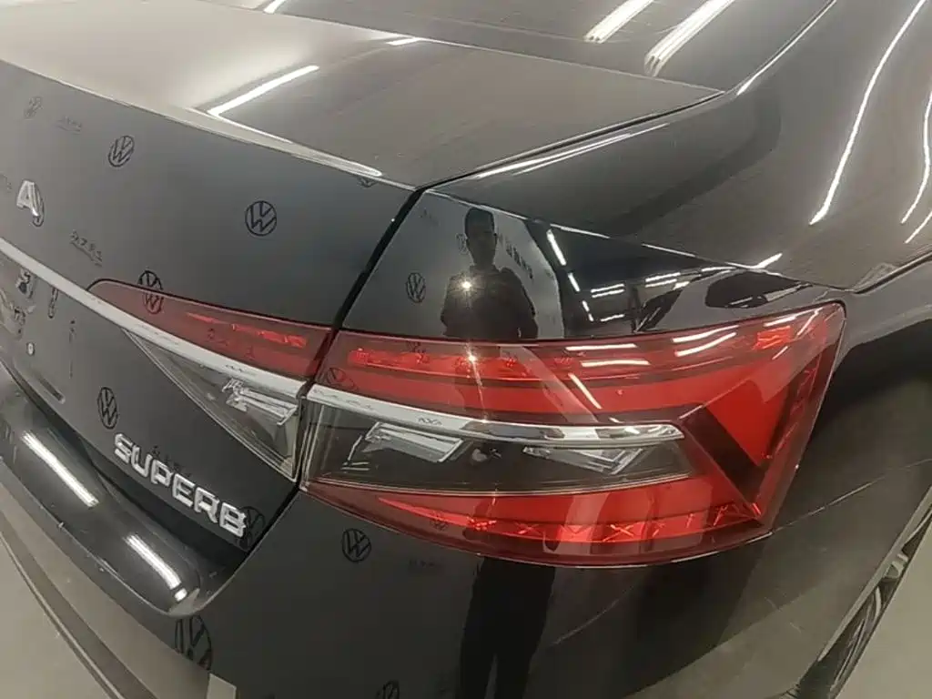 Skoda Superb — фото 8