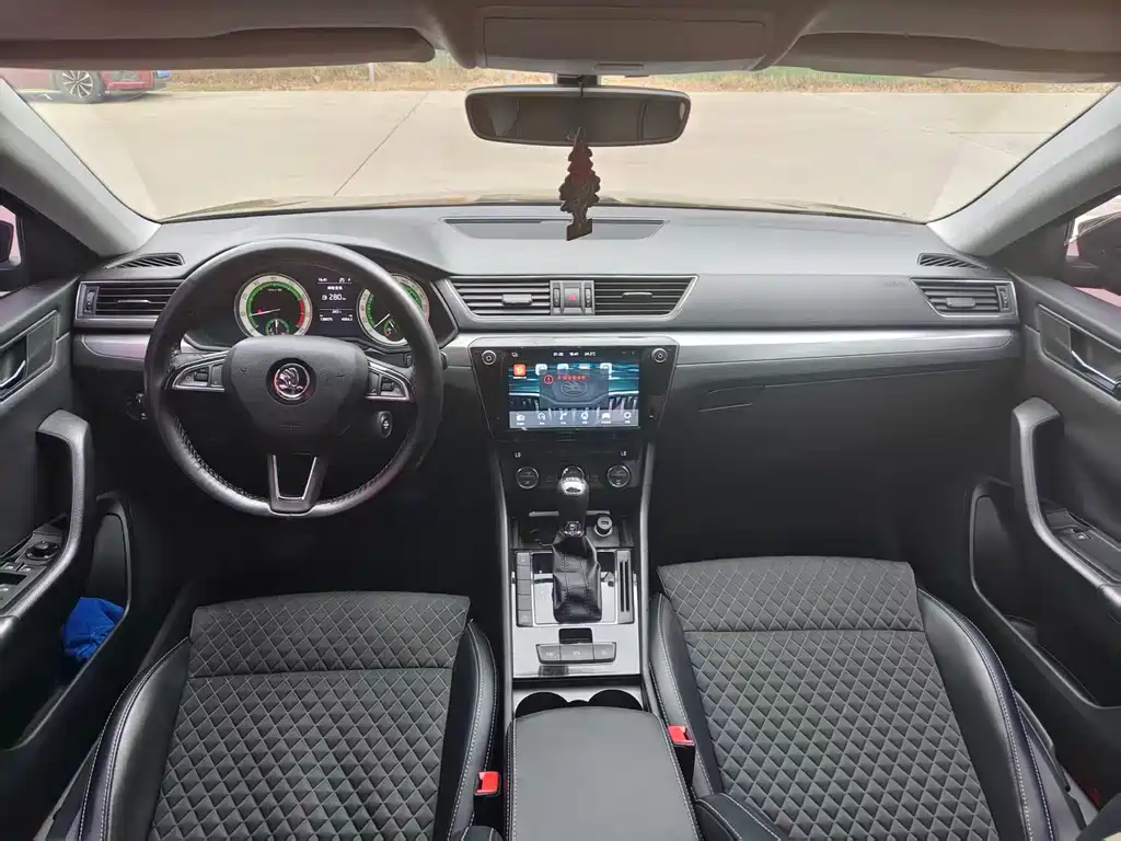 Skoda Superb — фото 5