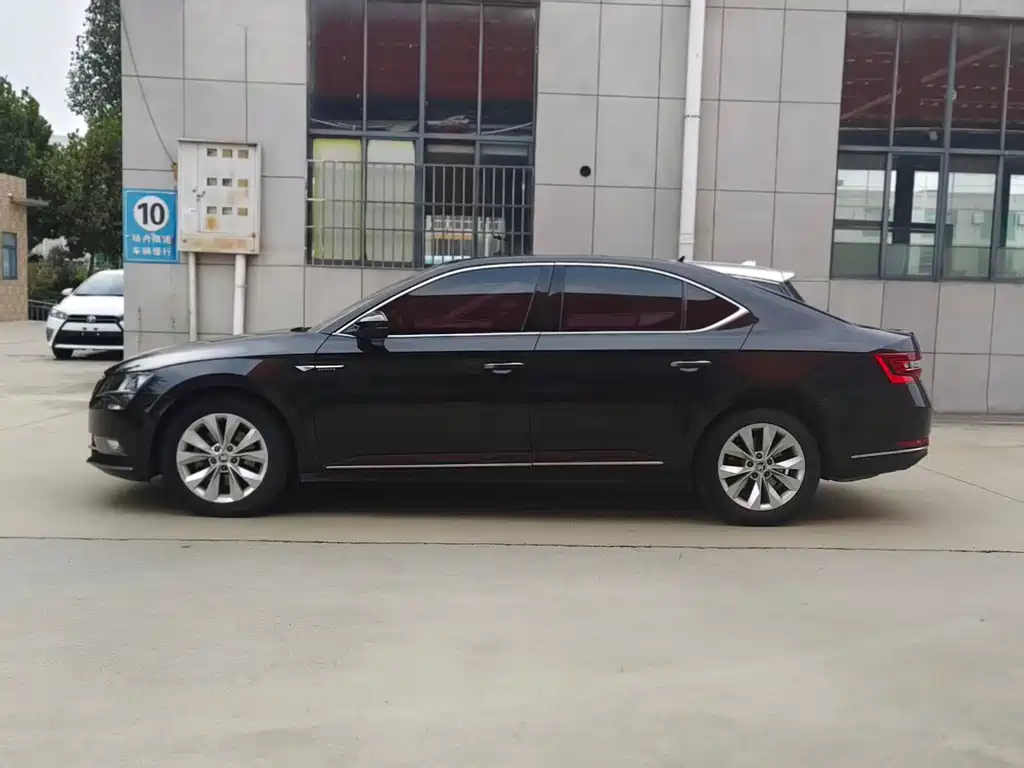 Skoda Superb — фото 6