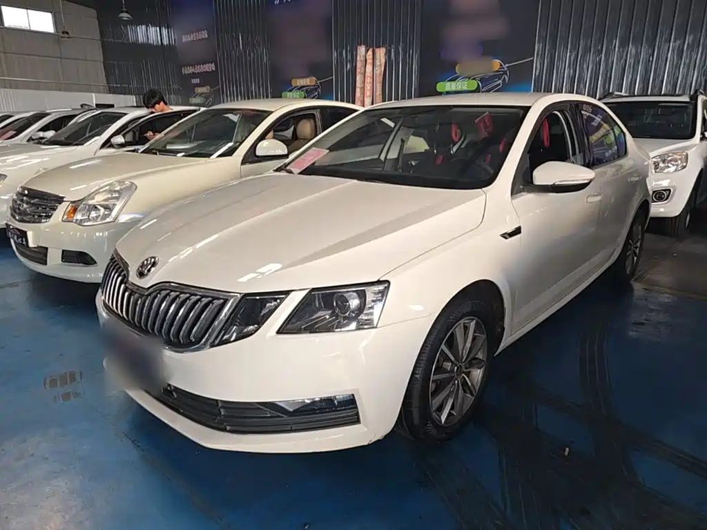 Skoda Octavia — фото 2