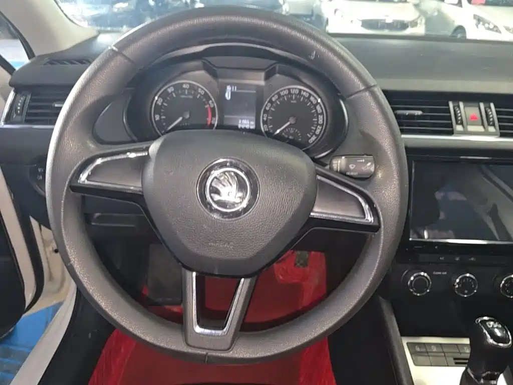 Skoda Octavia — фото 11