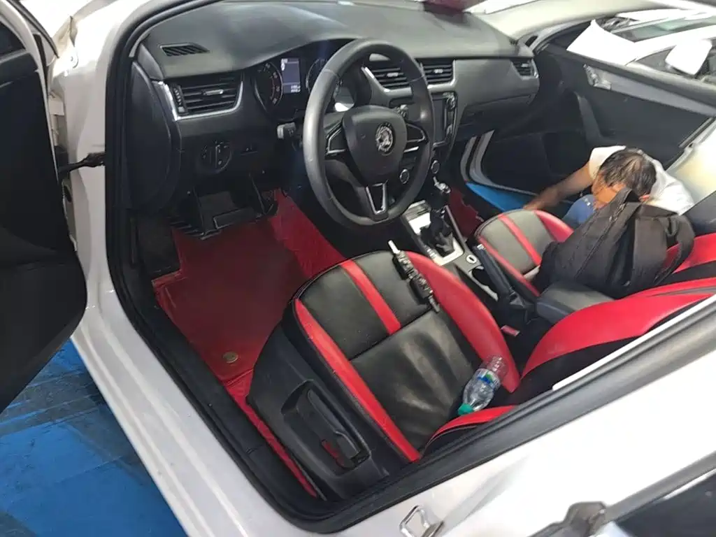 Skoda Octavia — фото 15