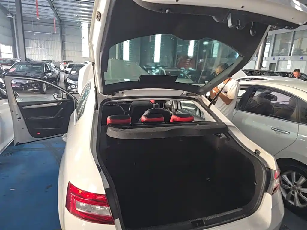 Skoda Octavia — фото 19