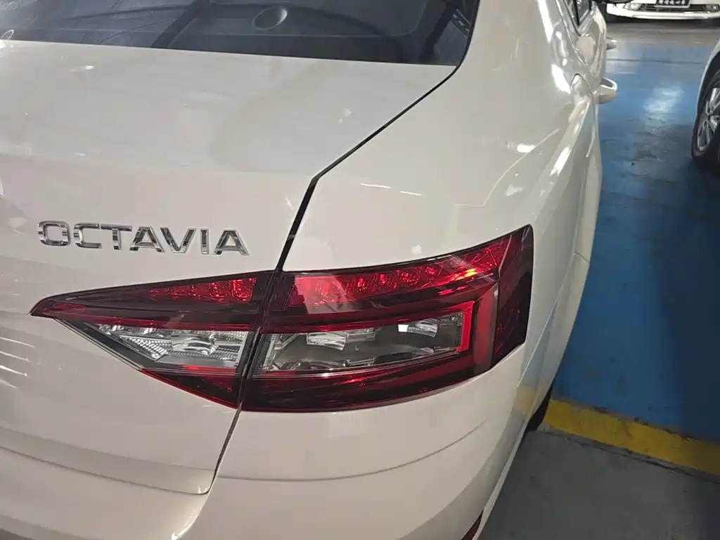 Skoda Octavia — фото 8