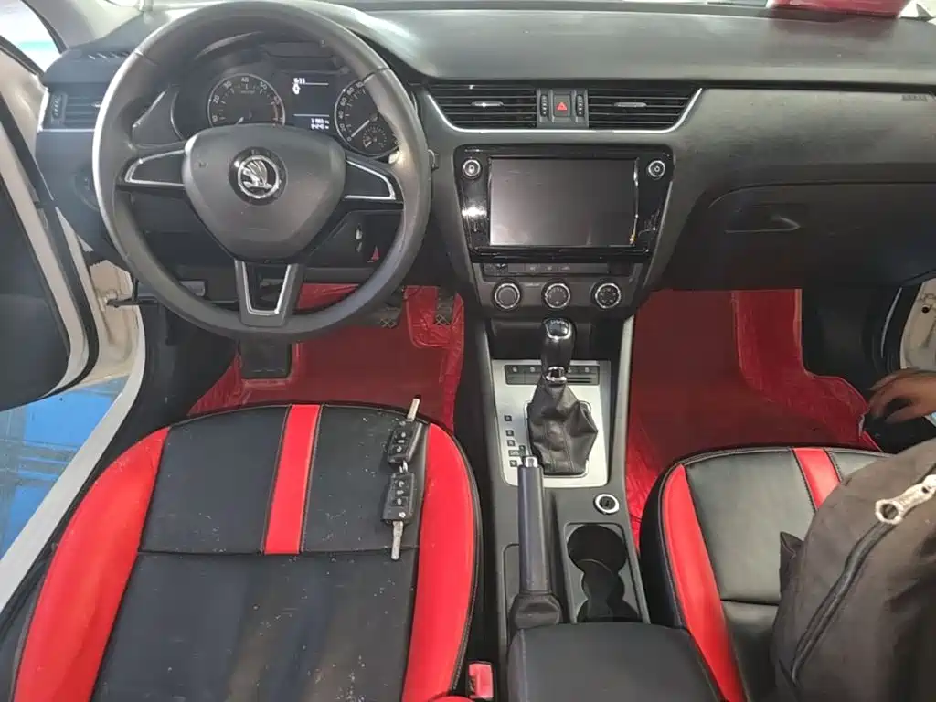 Skoda Octavia — фото 10