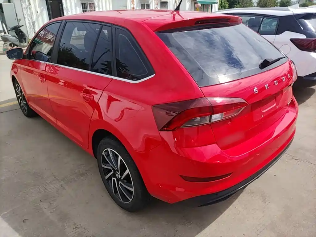 Skoda Rapid Spaceback — фото 5