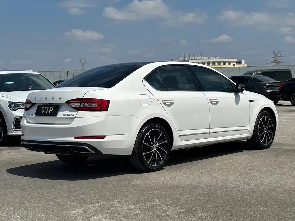 Skoda Octavia — фото 4