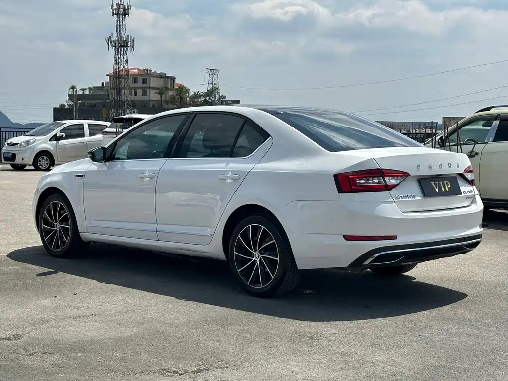 Skoda Octavia — фото 6