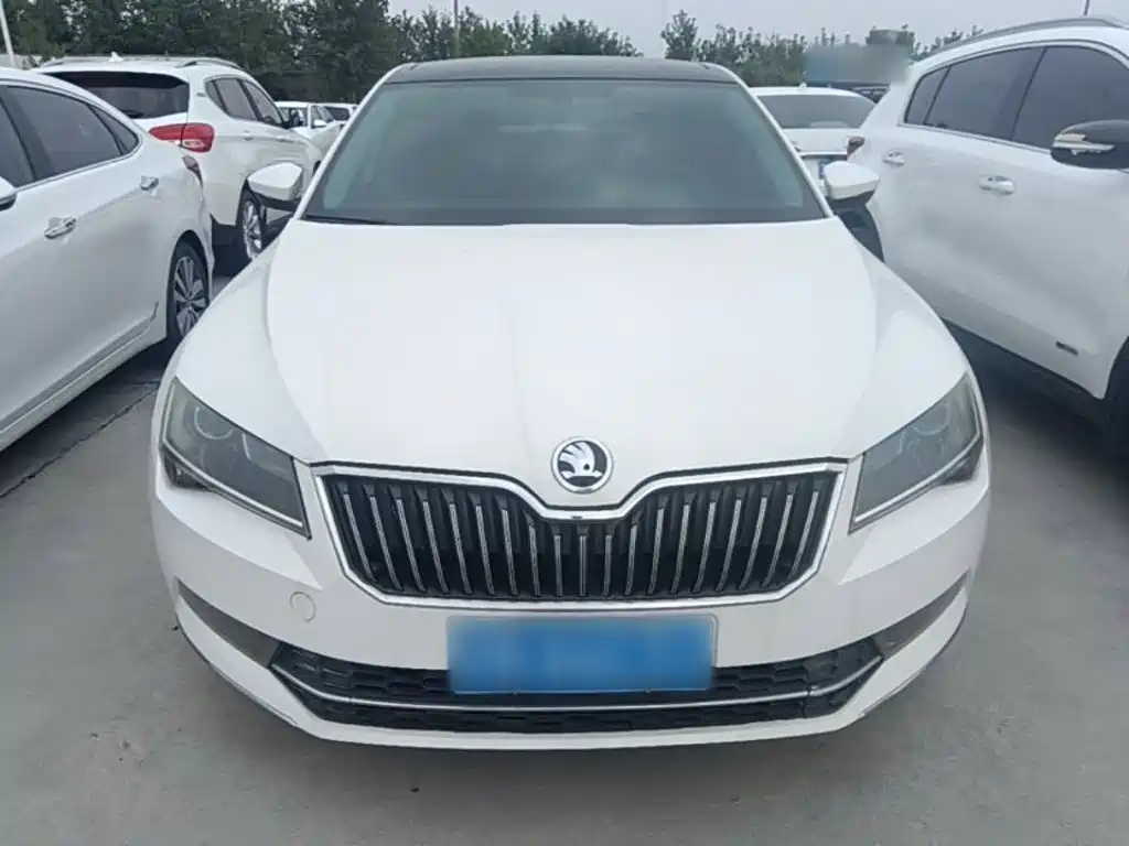 Skoda Superb — фото 3
