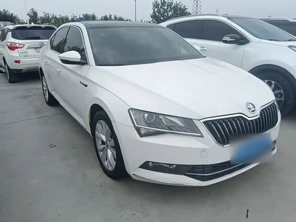 Skoda Superb — фото 4