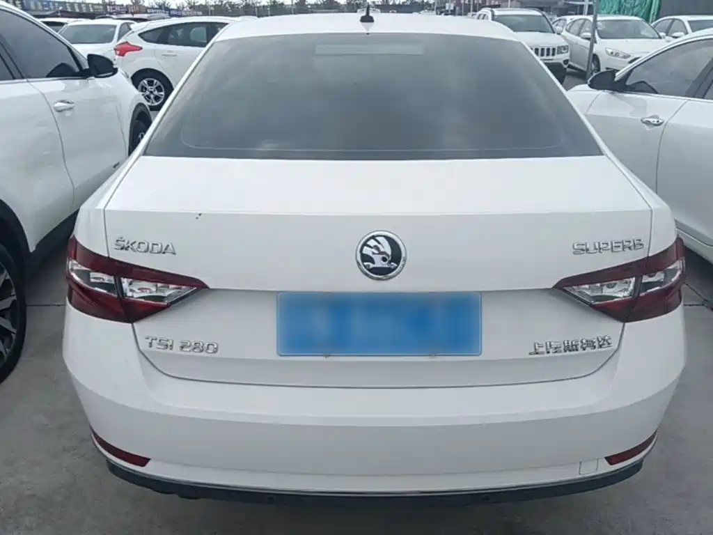 Skoda Superb — фото 6