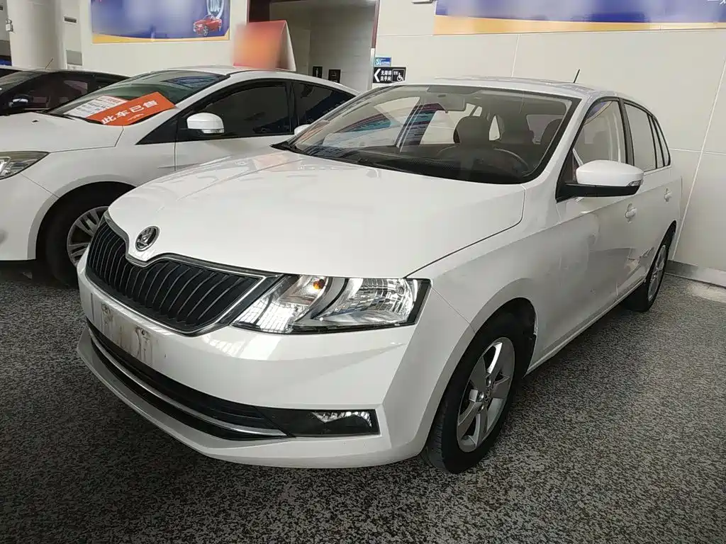 Skoda Rapid Spaceback — фото 2