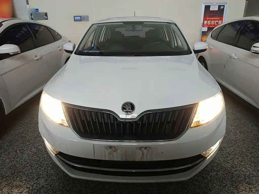 Skoda Rapid Spaceback — фото 3