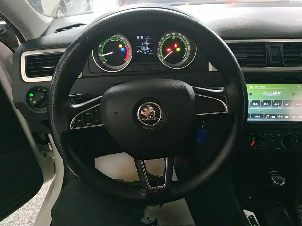 Skoda Rapid Spaceback — фото 7