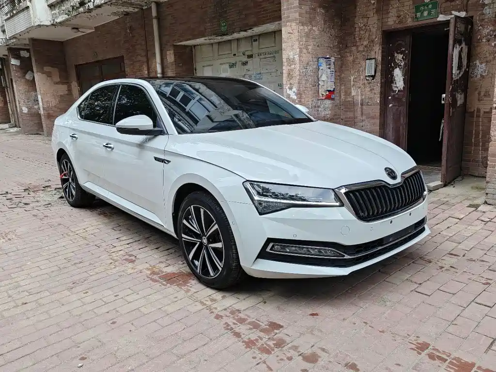 Skoda Superb — фото 2