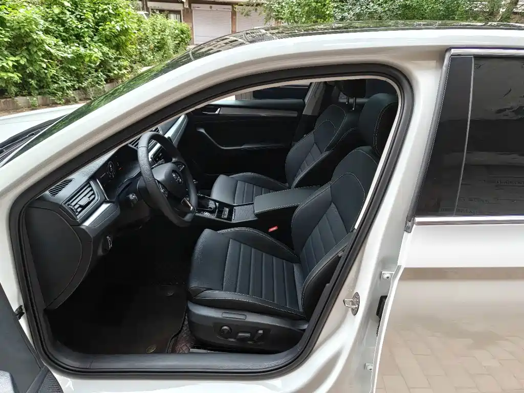 Skoda Superb — фото 11