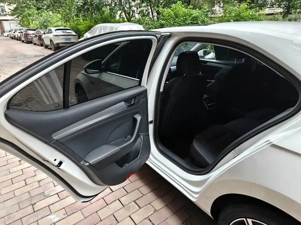 Skoda Superb — фото 14