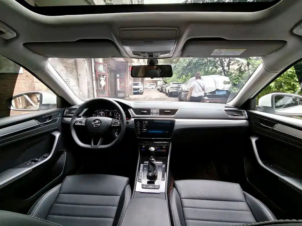 Skoda Superb — фото 20