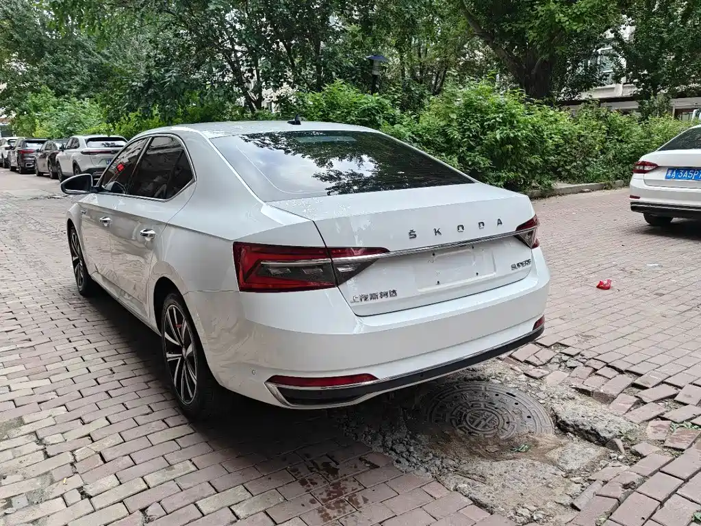 Skoda Superb — фото 4