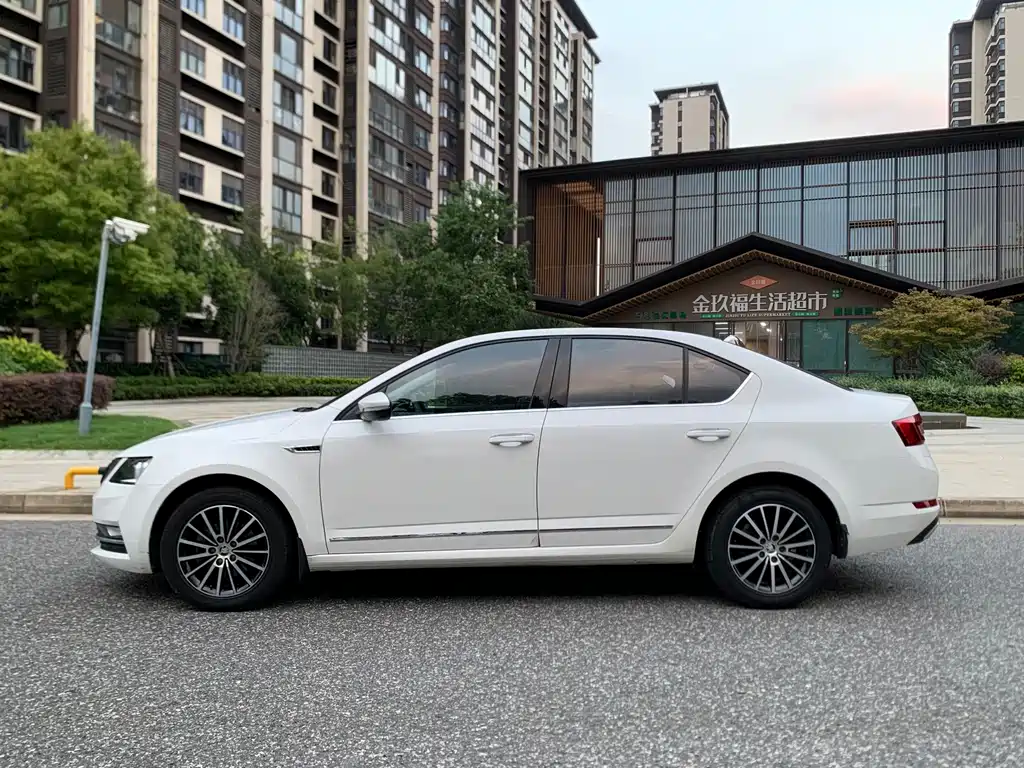 Skoda Octavia — фото 4