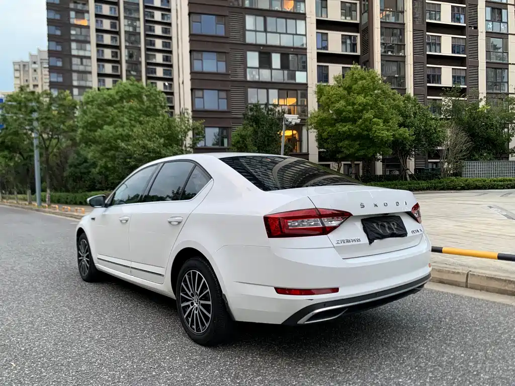 Skoda Octavia — фото 6