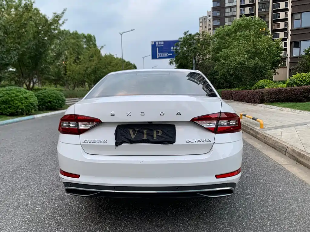 Skoda Octavia — фото 7