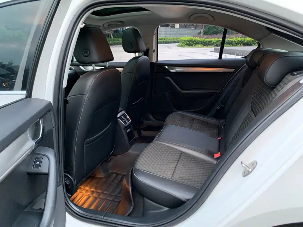 Skoda Octavia — фото 9